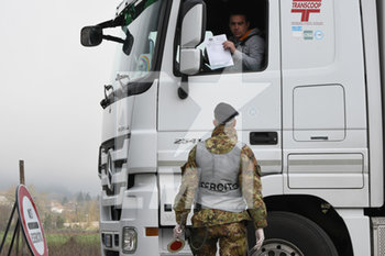 2020-03-30 - ITALY, 2020, Rieti, March 16. Coronavirus emergency, the country of contigliano in the province of Rieti, is declared a red zone. The army arrives, to manage the traffic flows © Riccardo Fabi - ESERCITO EMERGENZA CORONAVIRUS A CONTIGLIANO - NEWS - HEALTH