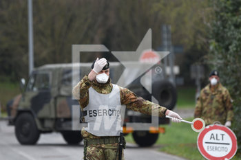 2020-03-30 - ITALY, 2020, Rieti, March 16. Coronavirus emergency, the country of contigliano in the province of Rieti, is declared a red zone. The army arrives, to manage the traffic flows - ESERCITO EMERGENZA CORONAVIRUS A CONTIGLIANO - NEWS - HEALTH