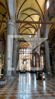 2020-04-05 - La Basilica di SS. Giovanni e Paolo deserta la Domenica delle Palme - EMERGENZA CORONAVIRUS E COVID-19 - NEWS - HEALTH
