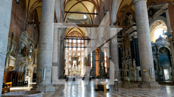 2020-04-05 - La Basilica di SS. Giovanni e Paolo deserta la Domenica delle Palme - EMERGENZA CORONAVIRUS E COVID-19 - NEWS - HEALTH