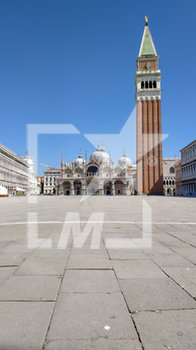 2020-04-05 - Piazza San Marco e la Basilica completamente deserta durante la Domenica delle Palme - EMERGENZA CORONAVIRUS E COVID-19 - NEWS - HEALTH