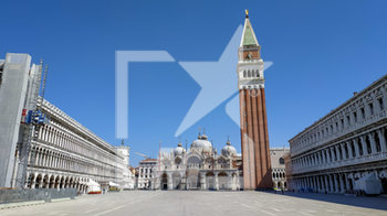 2020-04-05 - Piazza San Marco e la Basilica completamente deserta durante la Domenica delle Palme - EMERGENZA CORONAVIRUS E COVID-19 - NEWS - HEALTH