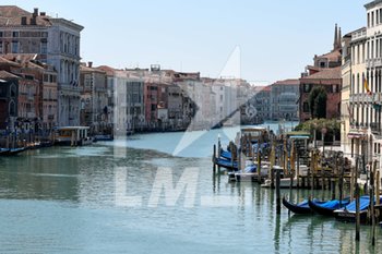 2020-04-05 - Il Canal Grande di Venezia senza imbarcazioni commerciali e private in navigazione - EMERGENZA CORONAVIRUS E COVID-19 - NEWS - HEALTH