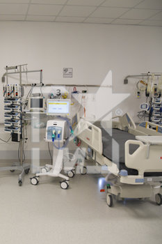 2020-04-08 - Ospedale Covid della ULSS 6 a Schiavonia - Camera di terapia intensiva con respiratori - BIOCONTENIMENTO COVID DELLA ULSS 6 A SCHIAVONIA (PD) - NEWS - HEALTH