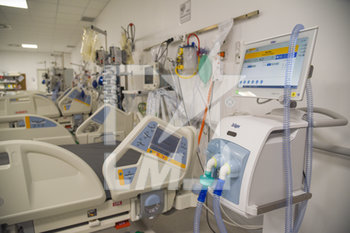 2020-04-08 - Ospedale Covid della ULSS 6 a Schiavonia - Camera di terapia intensiva con respiratori - BIOCONTENIMENTO COVID DELLA ULSS 6 A SCHIAVONIA (PD) - NEWS - HEALTH
