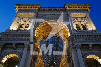 2020-04-08 - L’ingresso della Galleria Vittorio Emanuele II - EMERGENZA CORONAVIRUS - COVID 19 - NEWS - HEALTH
