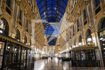 2020-04-08 - Galleria Vittorio Emanuele II deserta - EMERGENZA CORONAVIRUS - COVID 19 - NEWS - HEALTH