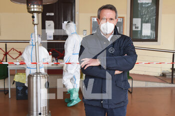 2020-11-28 - Il Sindaco Giuliano Martini presente durante le operazioni. - SCREENING COVID A VO' - NEWS - HEALTH