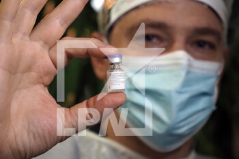 Primi soggetti vaccinati contro Covid-19 per infermieri e anziani a Bologna - NEWS - HEALTH