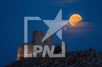 Eclissi parziale di Luna il prossimo 5 giugno - REPORTAGE - ENVIRONMENT