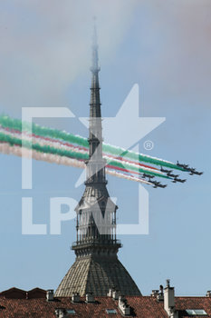 2020-05-25 - Abbraccio Tricolore - Il passaggio delle Frecce su Torino - GIRO D'ITALIA DELLE FRECCE TRICOLORE SU TORINO - REPORTAGE - EVENTS