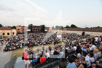 2019-06-28 - Il pubblico a Palazzo Te per il concerto di Ennio Morricone - ENNIO MORRICONE IN CONCERTO - REPORTAGE - CULTURE