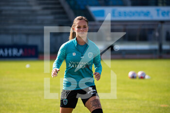 2014-01-18 - Tess Laplacette of Paris FC warms up ahead of the Women's French championship, D1 Arkema football match between Paris FC and ASJ Soyaux Charente on October 16, 2021 at Robert Bobin stadium in Bondoufle, France - PARIS FC VS ASJ SOYAUX CHARENTE - FRENCH WOMEN DIVISION 1 - SOCCER