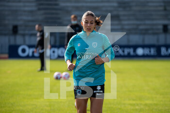 2014-01-18 - Clara Mateo of Paris FC warms up ahead of the Women's French championship, D1 Arkema football match between Paris FC and ASJ Soyaux Charente on October 16, 2021 at Robert Bobin stadium in Bondoufle, France - PARIS FC VS ASJ SOYAUX CHARENTE - FRENCH WOMEN DIVISION 1 - SOCCER