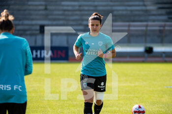 2014-01-18 - Mathilde Bourdieu of Paris FC warms up ahead of the Women's French championship, D1 Arkema football match between Paris FC and ASJ Soyaux Charente on October 16, 2021 at Robert Bobin stadium in Bondoufle, France - PARIS FC VS ASJ SOYAUX CHARENTE - FRENCH WOMEN DIVISION 1 - SOCCER