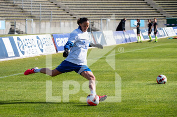 2014-01-18 - Laetitia Philippe of ASJ Soyaux warms up ahead of the Women's French championship, D1 Arkema football match between Paris FC and ASJ Soyaux Charente on October 16, 2021 at Robert Bobin stadium in Bondoufle, France - PARIS FC VS ASJ SOYAUX CHARENTE - FRENCH WOMEN DIVISION 1 - SOCCER