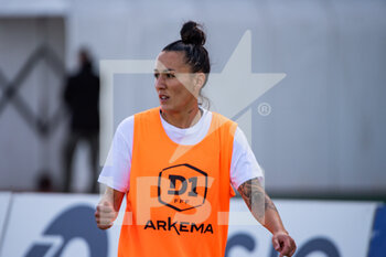 2014-01-18 - Kelly Gadea of ASJ Soyaux warms up ahead of the Women's French championship, D1 Arkema football match between Paris FC and ASJ Soyaux Charente on October 16, 2021 at Robert Bobin stadium in Bondoufle, France - PARIS FC VS ASJ SOYAUX CHARENTE - FRENCH WOMEN DIVISION 1 - SOCCER