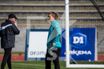 2014-01-18 - Camille Pecharman of Paris FC warms up ahead of the Women's French championship, D1 Arkema football match between Paris FC and ASJ Soyaux Charente on October 16, 2021 at Robert Bobin stadium in Bondoufle, France - PARIS FC VS ASJ SOYAUX CHARENTE - FRENCH WOMEN DIVISION 1 - SOCCER