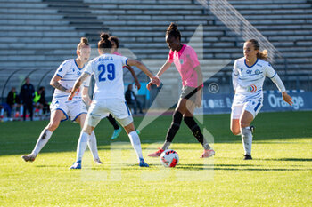 2014-01-18 - Kelly Gadea of ASJ Soyaux and Ouleymata Sarr of Paris FC fight for the ball during the Women's French championship, D1 Arkema football match between Paris FC and ASJ Soyaux Charente on October 16, 2021 at Robert Bobin stadium in Bondoufle, France - PARIS FC VS ASJ SOYAUX CHARENTE - FRENCH WOMEN DIVISION 1 - SOCCER