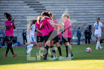 2014-01-18 - Coumba Sow of Paris FC celebrates with teammates after scoring during the Women's French championship, D1 Arkema football match between Paris FC and ASJ Soyaux Charente on October 16, 2021 at Robert Bobin stadium in Bondoufle, France - PARIS FC VS ASJ SOYAUX CHARENTE - FRENCH WOMEN DIVISION 1 - SOCCER