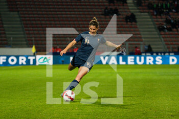 2014-01-24 - Charlotte Bilbault of France controls the ball during the FIFA Women's World Cup 2023, Qualifiers Group I football match between France and Estonia on October 22, 2021 at Dominique Duvauchelle stadium in Créteil, France - FIFA WOMEN'S WORLD CUP 2023, QUALIFIERS - FRANCE VS ESTONIA - FIFA WORLD CUP - SOCCER