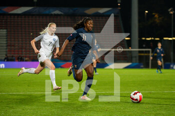 2014-01-24 - Kadidiatou Diani of France controls the ball during the FIFA Women's World Cup 2023, Qualifiers Group I football match between France and Estonia on October 22, 2021 at Dominique Duvauchelle stadium in Créteil, France - FIFA WOMEN'S WORLD CUP 2023, QUALIFIERS - FRANCE VS ESTONIA - FIFA WORLD CUP - SOCCER