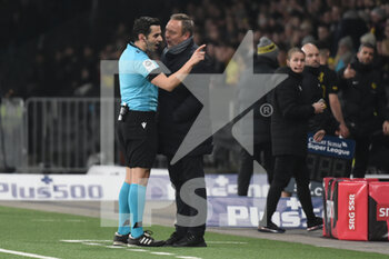 2014-01-11 - March 19, 2022, Bern, Wankdorf, Super League: BSC Young Boys - FC Zurich, referee Fedayi San in conversation with Zurich coach Andre Breitenreiter. - BSC YOUNG BOYS VS FC ZURICH - SWISS SUPER LEAGUE - SOCCER
