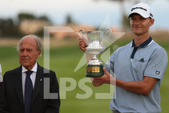2021-09-05 - NICOLAI HOJGAARD CELEBRATIONS  DURING THE 2 ROUND OF THE DS AUTOMOBILES 78TH ITALIAN GOLF OPEN AT MARCO SIMONE GOLF CLUB ON SEPTEMBER 05, 2021 IN ROME ITALY - DS AUTOMOBILES 78TH ITALIAN GOLF OPEN - GOLF - OTHER SPORTS
