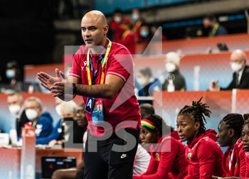 02/12/2021 - Younes Tatby, Head coach of Congo during the IHF Women's World Championship 2021, Group F handball match between South Korea and Congo on December 2, 2021 at Palau d'Esports de Granollers in Granollers, Barcelona, Spain - IHF WOMEN'S WORLD CHAMPIONSHIP 2021, GROUP F - SOUTH KOREA VS CONGO - PALLAMANO - ALTRO
