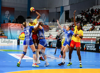 03/12/2021 - Cyrielle Ebanga Baboga of Cameroon and Elena Mikhaylichenko of RHF in action during the IHF Women's World Championship 2021, Group B handball match between RHF Handball Federation of Russia and Cameroon on December 3, 2021 at the Pla de L'Arc pavilion in Lliria, Valencia, Spain - IHF WOMEN'S WORLD CHAMPIONSHIP 2021, GROUP B - RHF HANDBALL FEDERATION OF RUSSIA VS CAMEROON - PALLAMANO - ALTRO