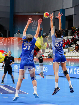 03/12/2021 - Karichma Kaltoume Ekoh of Cameroon and Karina Sabirova of RHF in action during the IHF Women's World Championship 2021, Group B handball match between RHF Handball Federation of Russia and Cameroon on December 3, 2021 at the Pla de L'Arc pavilion in Lliria, Valencia, Spain - IHF WOMEN'S WORLD CHAMPIONSHIP 2021, GROUP B - RHF HANDBALL FEDERATION OF RUSSIA VS CAMEROON - PALLAMANO - ALTRO