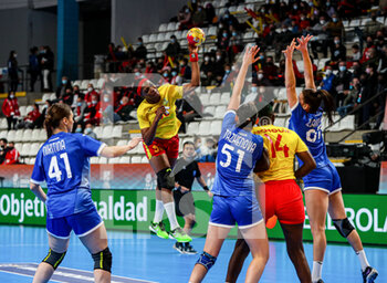 03/12/2021 - Jodelle Clarisse Madjoufang of Cameroon in action during the IHF Women's World Championship 2021, Group B handball match between RHF Handball Federation of Russia and Cameroon on December 3, 2021 at the Pla de L'Arc pavilion in Lliria, Valencia, Spain - IHF WOMEN'S WORLD CHAMPIONSHIP 2021, GROUP B - RHF HANDBALL FEDERATION OF RUSSIA VS CAMEROON - PALLAMANO - ALTRO