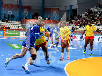 03/12/2021 - Olga Fomina of RHF in action during the IHF Women's World Championship 2021, Group B handball match between RHF Handball Federation of Russia and Cameroon on December 3, 2021 at the Pla de L'Arc pavilion in Lliria, Valencia, Spain - IHF WOMEN'S WORLD CHAMPIONSHIP 2021, GROUP B - RHF HANDBALL FEDERATION OF RUSSIA VS CAMEROON - PALLAMANO - ALTRO