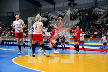 03/12/2021 - Andela Janjusevic of Serbia in action during the IHF Women's World Championship 2021, Group B handball match between Serbia and Poland on December 3, 2021 at the Pla de L'Arc pavilion in Lliria, Valencia, Spain - IHF WOMEN'S WORLD CHAMPIONSHIP 2021, GROUP B - SERBIA VS POLAND - PALLAMANO - ALTRO
