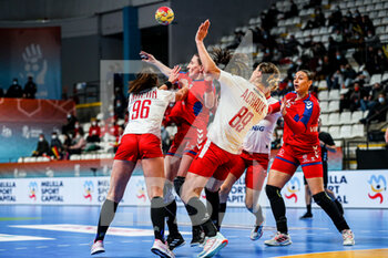03/12/2021 - Tamara Radojevic of Serbia and Dagmara Nocun of Poland in action during the IHF Women's World Championship 2021, Group B handball match between Serbia and Poland on December 3, 2021 at the Pla de L'Arc pavilion in Lliria, Valencia, Spain - IHF WOMEN'S WORLD CHAMPIONSHIP 2021, GROUP B - SERBIA VS POLAND - PALLAMANO - ALTRO