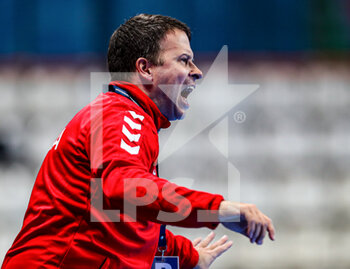 03/12/2021 - Uros Bregar, head coach of Serbia during the IHF Women's World Championship 2021, Group B handball match between Serbia and Poland on December 3, 2021 at the Pla de L'Arc pavilion in Lliria, Valencia, Spain - IHF WOMEN'S WORLD CHAMPIONSHIP 2021, GROUP B - SERBIA VS POLAND - PALLAMANO - ALTRO