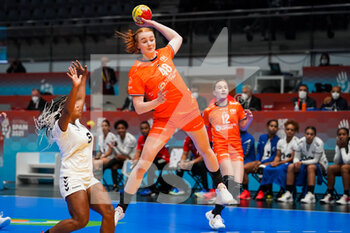 2021-12-03 - Dione Housheer of Netherlands during the IHF Women's World Championship 2021, Group D handball match between Netherlands and Puerto Rico on December 3, 2021 at Palacio de Deportes de Torrevieja in Torrevieja, Spain - IHF WOMEN'S WORLD CHAMPIONSHIP 2021, GROUP D - NETHERLANDS VS PUERTO RICO - HANDBALL - OTHER SPORTS