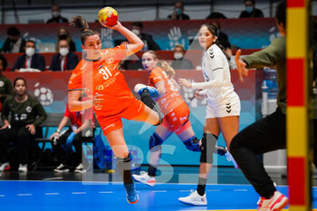 2021-12-03 - Kelly Vollebregt of Netherlands during the IHF Women's World Championship 2021, Group D handball match between Netherlands and Puerto Rico on December 3, 2021 at Palacio de Deportes de Torrevieja in Torrevieja, Spain - IHF WOMEN'S WORLD CHAMPIONSHIP 2021, GROUP D - NETHERLANDS VS PUERTO RICO - HANDBALL - OTHER SPORTS