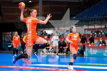 2021-12-03 - Kelly Vollebregt of Netherlands during the IHF Women's World Championship 2021, Group D handball match between Netherlands and Puerto Rico on December 3, 2021 at Palacio de Deportes de Torrevieja in Torrevieja, Spain - IHF WOMEN'S WORLD CHAMPIONSHIP 2021, GROUP D - NETHERLANDS VS PUERTO RICO - HANDBALL - OTHER SPORTS