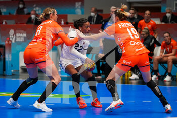 2021-12-03 - Zuleika Fuentes of Puerto Rico battles for the ball with Lois Abbingh and Merel Freriks of Netherlands during the IHF Women's World Championship 2021, Group D handball match between Netherlands and Puerto Rico on December 3, 2021 at Palacio de Deportes de Torrevieja in Torrevieja, Spain - IHF WOMEN'S WORLD CHAMPIONSHIP 2021, GROUP D - NETHERLANDS VS PUERTO RICO - HANDBALL - OTHER SPORTS