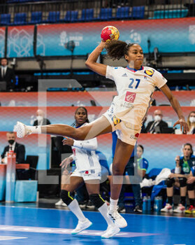 05/12/2021 - Estelle Nze Minko of France in action during the IHF Women's World Championship 2021, Group A handball match between Slovenia and France on December 5, 2021 at Palau d'Esports de Granollers in Granollers, Barcelona, Spain - IHF WOMEN'S WORLD CHAMPIONSHIP 2021, GROUP A - SLOVENIA VS FRANCE - PALLAMANO - ALTRO