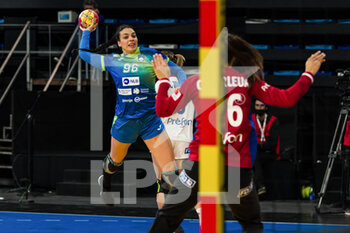 05/12/2021 - Petra Kramar of Slovenia during the IHF Women's World Championship 2021, Group A handball match between Slovenia and France on December 5, 2021 at Palau d'Esports de Granollers in Granollers, Barcelona, Spain - IHF WOMEN'S WORLD CHAMPIONSHIP 2021, GROUP A - SLOVENIA VS FRANCE - PALLAMANO - ALTRO