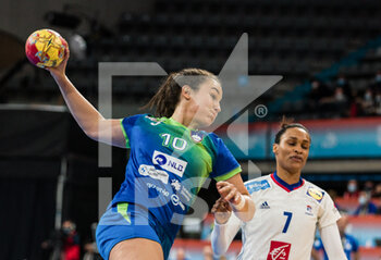 05/12/2021 - Tjasa Stanko of Slovenia during the IHF Women's World Championship 2021, Group A handball match between Slovenia and France on December 5, 2021 at Palau d'Esports de Granollers in Granollers, Barcelona, Spain - IHF WOMEN'S WORLD CHAMPIONSHIP 2021, GROUP A - SLOVENIA VS FRANCE - PALLAMANO - ALTRO