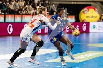 11/12/2021 - Grace Zaadi Deuna of France in action against Andela Janjusevic of Serbia during the IHF Women's World Championship 2021, Main Round III match between Serbia and France on December 11, 2021 at Palau d'Esports de Granollers in Granollers, Barcelona, Spain - IHF WOMEN'S WORLD CHAMPIONSHIP 2021, MAIN ROUND III - SERBIA VS FRANCE - PALLAMANO - ALTRO