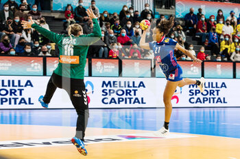 11/12/2021 - Estelle Nze Minko of France in action against Jovana Risovic of Serbia during the IHF Women's World Championship 2021, Main Round III match between Serbia and France on December 11, 2021 at Palau d'Esports de Granollers in Granollers, Barcelona, Spain - IHF WOMEN'S WORLD CHAMPIONSHIP 2021, MAIN ROUND III - SERBIA VS FRANCE - PALLAMANO - ALTRO