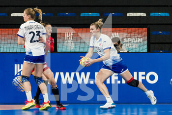 2021-12-11 - Olga Fomina of RHF in action during the IHF Women's World Championship 2021, Main Round III handball match between Montenegro and RHF (Russia) on December 11, 2021 at Palau d'Esports de Granollers in Granollers, Barcelona, Spain - IHF WOMEN'S WORLD CHAMPIONSHIP 2021, MAIN ROUND III - MONTENEGRO VS RHF (RUSSIA) - HANDBALL - OTHER SPORTS