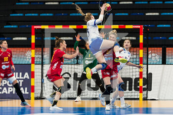 2021-12-11 - Elena Mikhaylichenko of RHF in action against Ema Ramusovic of Montenegro during the IHF Women's World Championship 2021, Main Round III handball match between Montenegro and RHF (Russia) on December 11, 2021 at Palau d'Esports de Granollers in Granollers, Barcelona, Spain - IHF WOMEN'S WORLD CHAMPIONSHIP 2021, MAIN ROUND III - MONTENEGRO VS RHF (RUSSIA) - HANDBALL - OTHER SPORTS