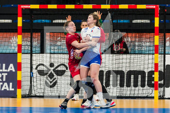 2021-12-11 - Karina Sabirova of RHF fights for the ball with Natasa Corovic of Montenegro during the IHF Women's World Championship 2021, Main Round III handball match between Montenegro and RHF (Russia) on December 11, 2021 at Palau d'Esports de Granollers in Granollers, Barcelona, Spain - IHF WOMEN'S WORLD CHAMPIONSHIP 2021, MAIN ROUND III - MONTENEGRO VS RHF (RUSSIA) - HANDBALL - OTHER SPORTS