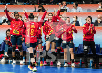 14/12/2021 - Spain team celebrates a goal during the IHF Women's World Championship 2021, Quarter Final handball match between Spain and Germany on December 14, 2021 at Palau d'Esports de Granollers in Granollers, Barcelona, Spain - IHF WOMEN'S WORLD CHAMPIONSHIP 2021, QUARTER FINAL - SPAIN VS GERMANY - PALLAMANO - ALTRO