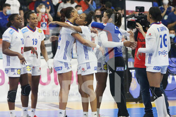 19/12/2021 - France players after the IHF Women's World Championship 2021, final handball match between France and Norway on December 19, 2021 at Palau d'Esports de Granollers in Granollers, Barcelona, Spain - IHF WOMEN'S WORLD CHAMPIONSHIP 2021, FINAL - FRANCE VS NORWAY - PALLAMANO - ALTRO